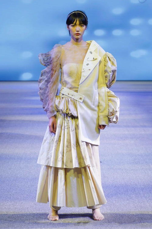 經(jīng)緯間的詩篇——服裝學(xué)院畢業(yè)設(shè)計(jì)作品展呈現(xiàn)面料藝術(shù)新維度